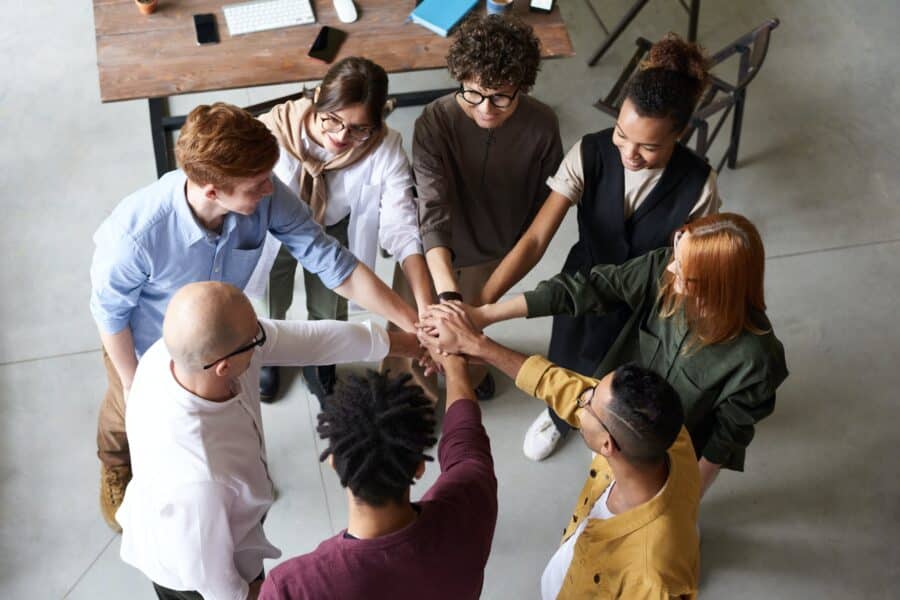 trabalhador sem mesa, deskless workforce