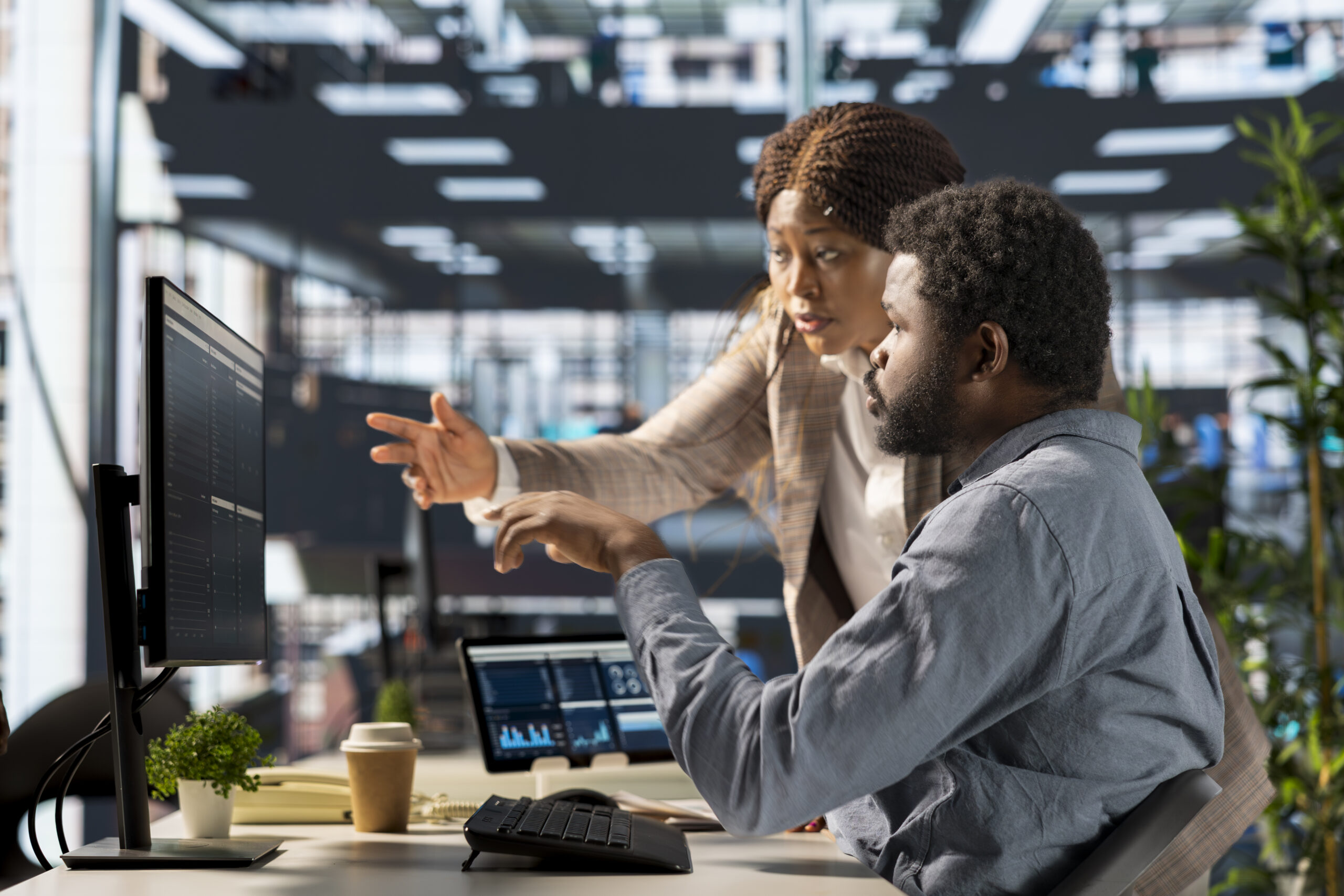 Como a comunicação push-to-talk melhora a produtividade operacional
